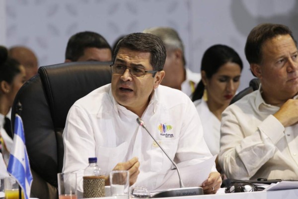 Juan Orlando llama de nuevo a incluir a los jóvenes en política