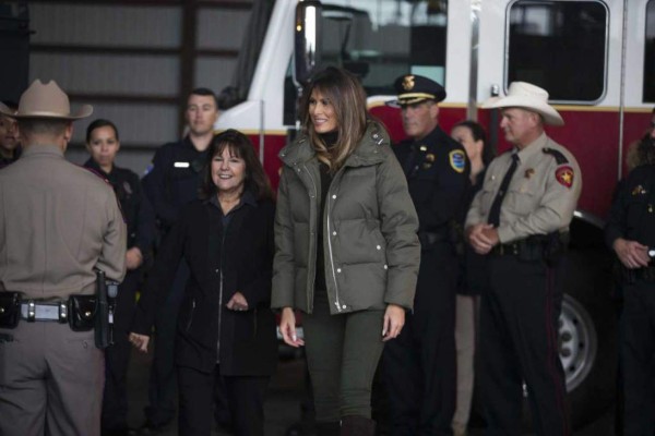 Melania Trump visita a los afectados por huracán Harvey en Texas