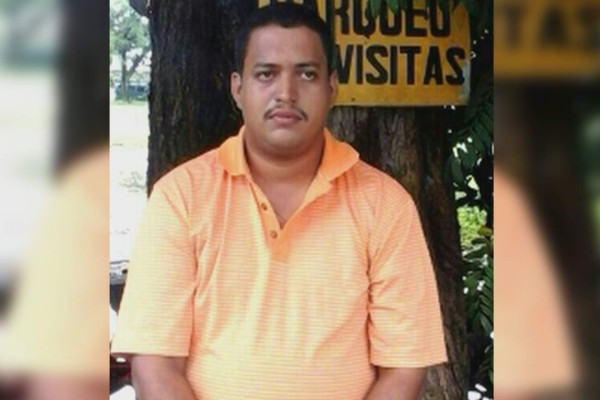 Arrestan a catedrático universitario por falsificación