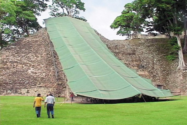 Pretenden conservar escalinata maya