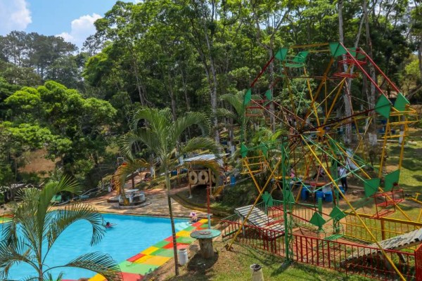Balneario Empi ParkUbicado en el barrio El Milagro, a 1 kilómetro del parque central de Santa Cruz de Yojoa.