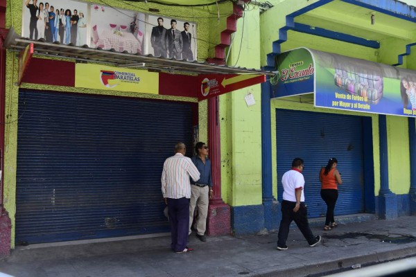 Transporte y comercio informal incumplieron la prohibición