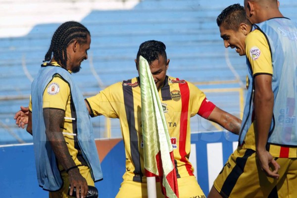 Real España pasa un susto, pero clasifica a la final