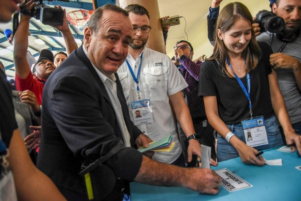 CORRECTION - Guatemalan candidate for the Vamos party, Alejandro Giammattei, casts his vote at a polling station in Guatemala City on June 16, 2019 during general elections. - Corruption-weary Guatemalans are set to elect a new president Sunday after a tumultuous campaign that saw two leading candidates barred from taking part and the top electoral crimes prosecutor forced to flee the country, fearing for his life. (Photo by ORLANDO ESTRADA / AFP) / The erroneous mention[s] appearing in the metadata of this photo by Johan ORDONEZ has been modified in AFP systems in the following manner: [AFP PHOTO / Orlando ESTRADA] instead of [AFP PHOTO / Johan ORDONEZ]. Please immediately remove the erroneous mention[s] from all your online services and delete it (them) from your servers. If you have been authorized by AFP to distribute it (them) to third parties, please ensure that the same actions are carried out by them. Failure to promptly comply with these instructions will entail liability on your part for any continued or post notification usage. Therefore we thank you very much for all your attention and prompt action. We are sorry for the inconvenience this notification may cause and remain at your disposal for any further information you may require.