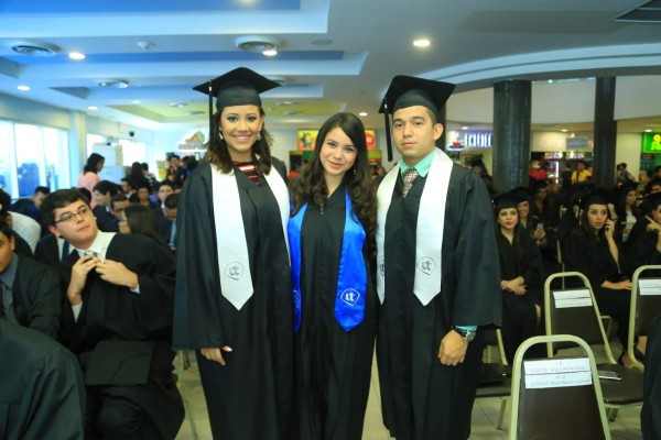 Los estudiantes y docentes de la carrera de Ingeniería en gestión logística de Ceutec