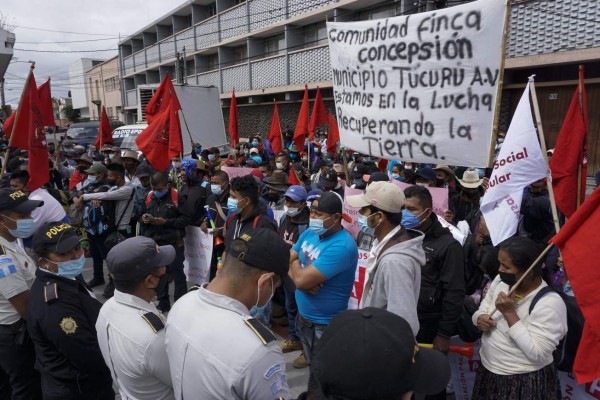 Guatemaltecos protestan por elección de magistrados a la Corte Constitucional