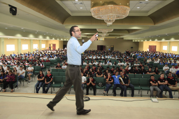 Bilingües de San Pedro Sula afirman que alfabetizar les 'cambió la vida”