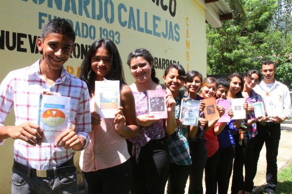 Colegio de Santa Bárbara es semillero de escritores