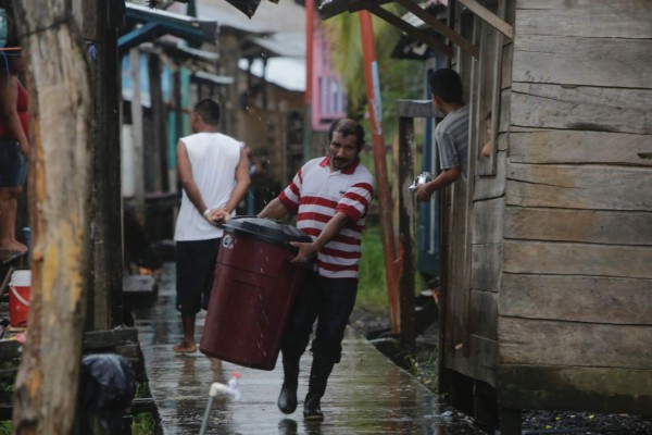 Nicaragüenses olvidan a Otto, terremoto y tsunami con el viernes negro