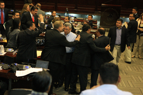 Diputados por Libre a punto de irse a los golpes en el Congreso