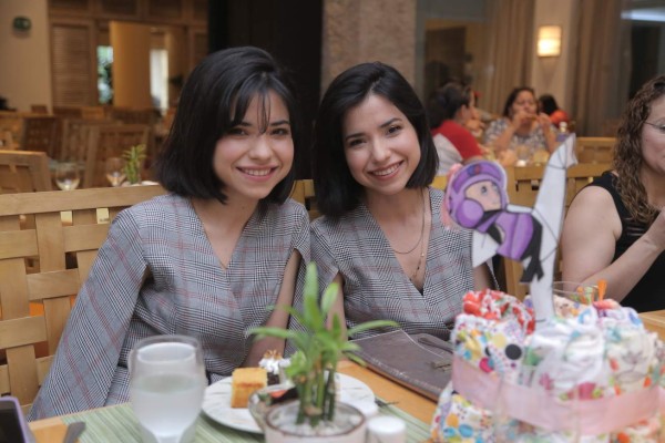 Fiesta maternal para Nora Erazo