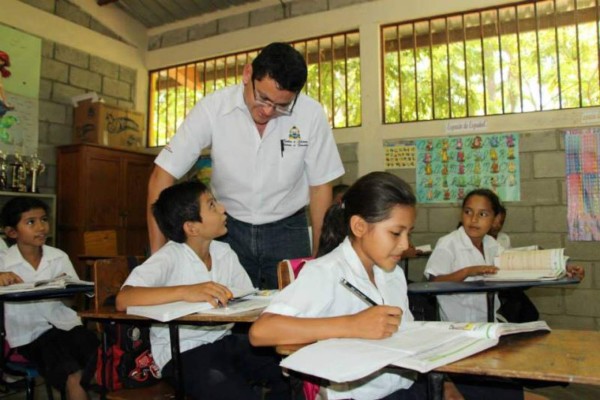 Secretaría de Educación de Honduras supervisa escuelas en San Alejo