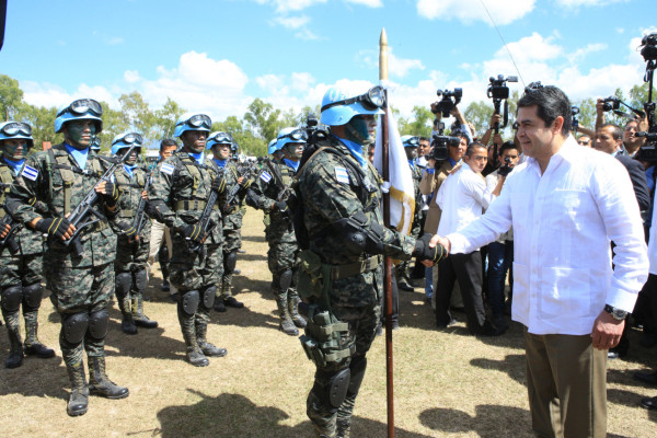 Presidente Hernández dice que estará al frente de los operativos militares