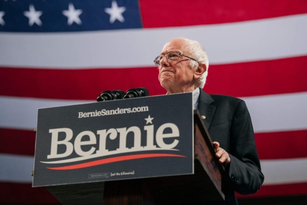 Sanders lanza plan para acoger a 'todos' los inmigrantes en EEUU