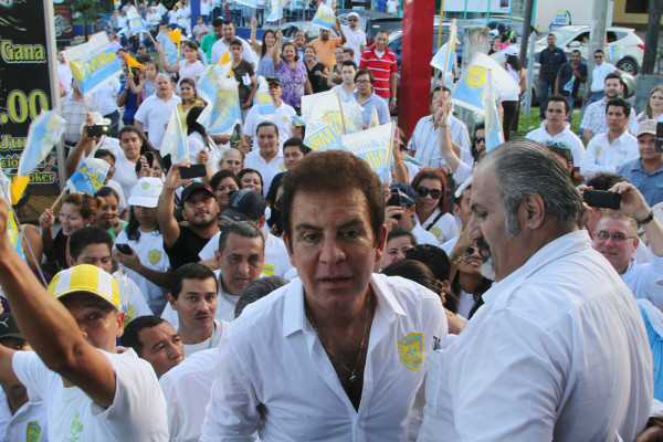 Con caravanas cierra Salvador Nasralla