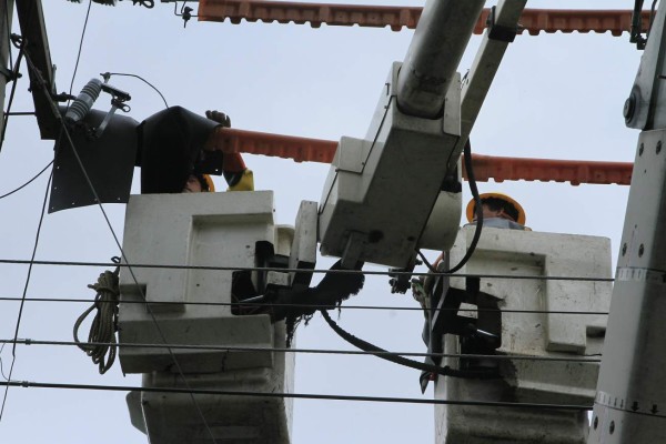 Enee deja sin cuadrillas de emergencia a los abonados, denuncia el sindicato