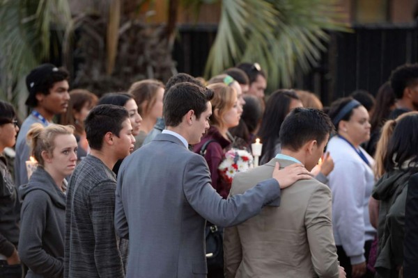 Fotos: Santa Barbara llora tras masacre en universidad