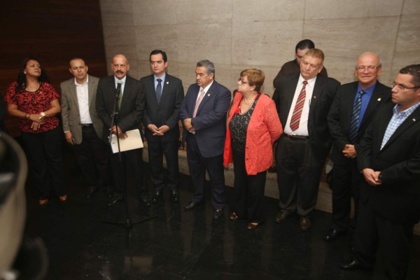 Fiscal general recibirá el próximo lunes a la comisión multipartidaria del Congreso