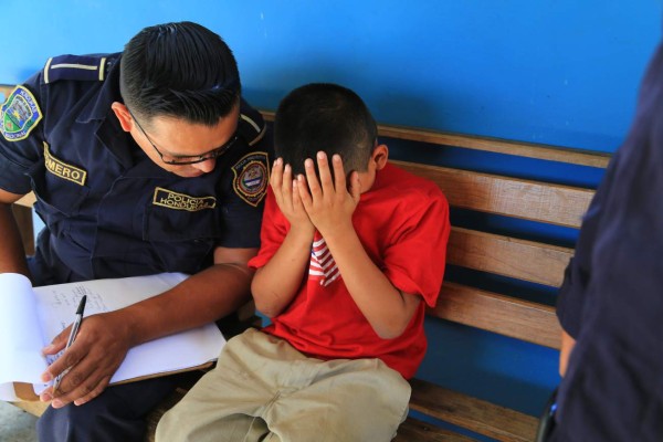 'Carlos”, el niño que sus padres corrieron de casa