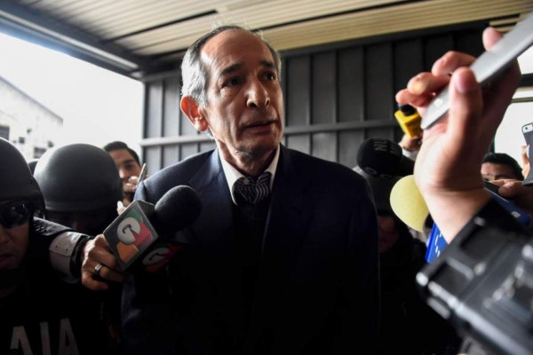 Álvaro Colom recibe libertad bajo fianza en Guatemala
