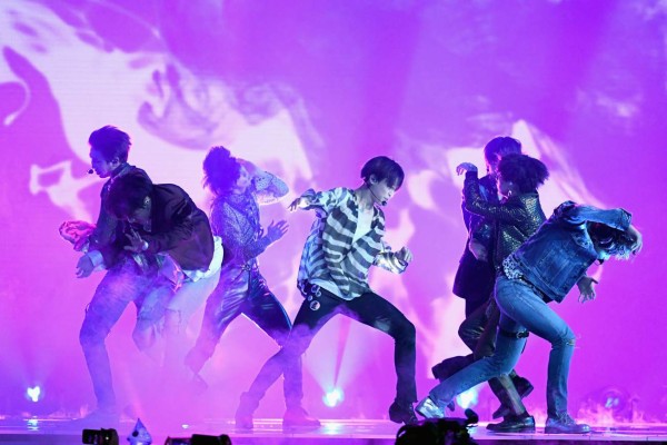 LAS VEGAS, NV - MAY 20: Musical group BTS perfroms onstage during the 2018 Billboard Music Awards at MGM Grand Garden Arena on May 20, 2018 in Las Vegas, Nevada. Ethan Miller/Getty Images/AFP== FOR NEWSPAPERS, INTERNET, TELCOS & TELEVISION USE ONLY ==