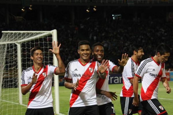 Hinchas compran en cuatro minutos últimas 5.000 entradas para el Superclásico