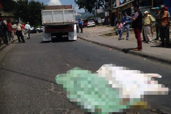 Volqueta embiste y mata a dos mujeres en Tegucigalpa