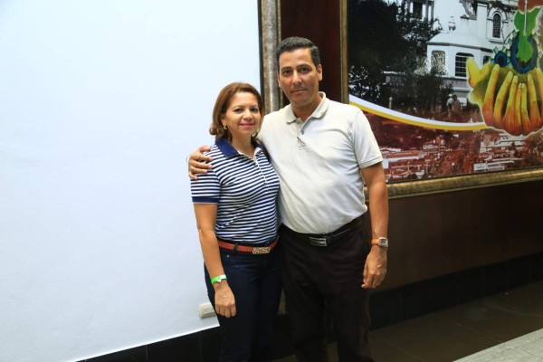 Ministerio cátolico Shekinah ofrece prédica