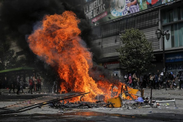 Manifestaciones y huelgas se intensifican en Chile y presionan al gobierno de Piñera