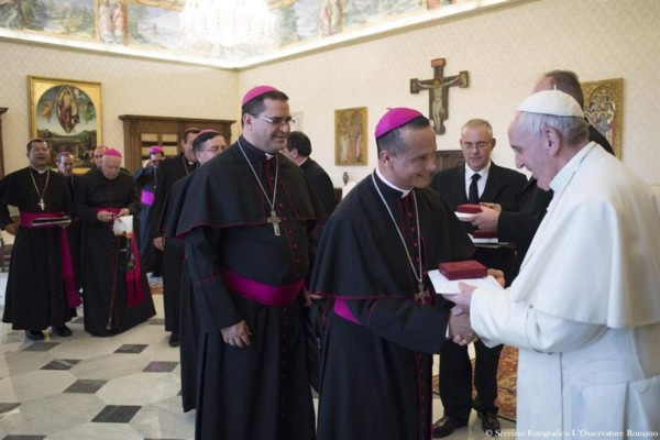 El Papa explica que canonización de Monseñor Romero debe ir a su ritmo