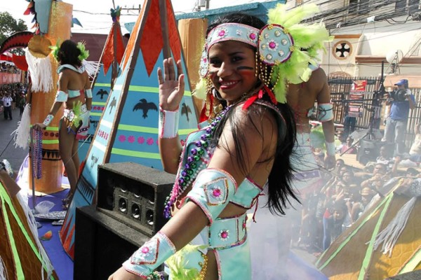 17 carrozas y dos comparsas engalanarán desfile en San Pedro Sula