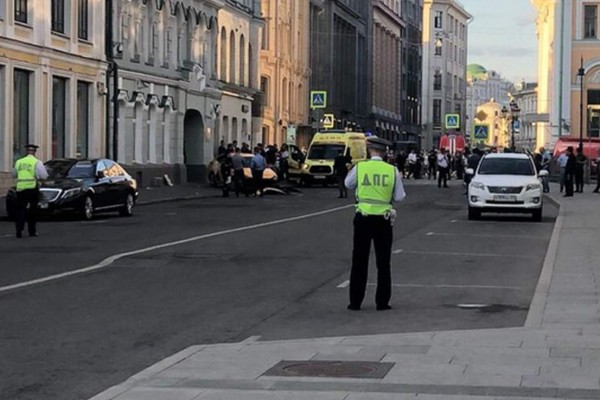 VIDEO: Así atropelló un taxista a dos aficionados mexicanos en Moscú