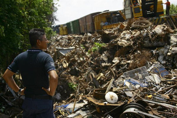 Localizan a guatemalteco en restos de tren accidentado en México