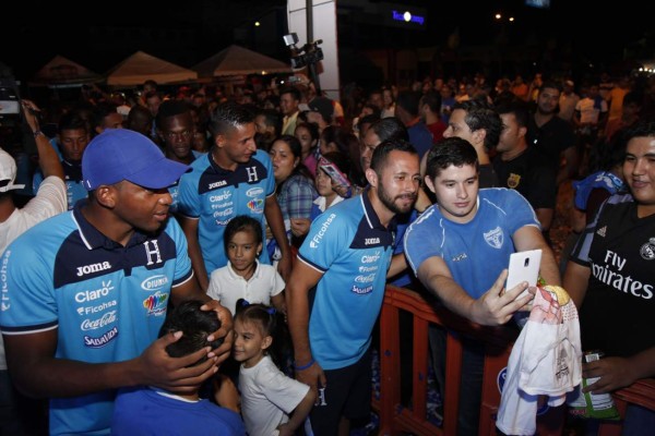 La Selección de Honduras se deja querer por la afición en el H-Fest