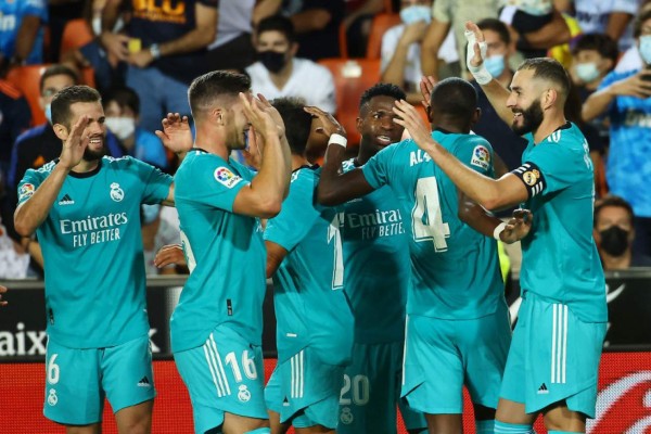 Real Madrid le remonta de forma increíble al Valencia y es líder en España