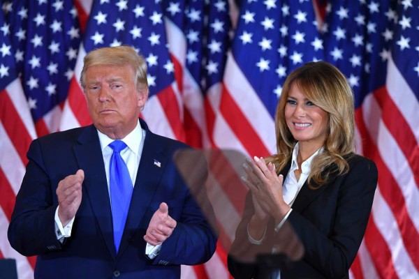 Melania 'cuenta los minutos para divorciarse' de Trump, según ex asistente