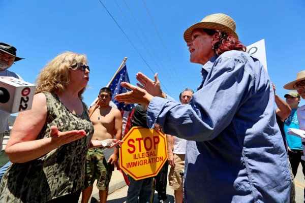 'Los indocumentados traen enfermedades a EUA': Antiinmigrantes en Murrieta