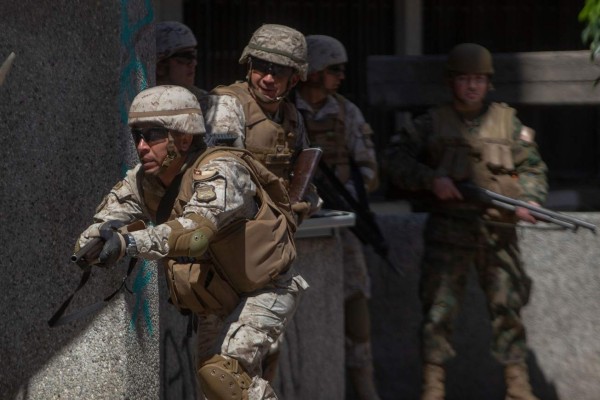Video capta momento en que militares chilenos disparan contra periodista de TN
