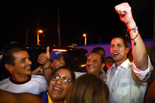Guaidó emprende el regreso a Venezuela y convoca a manifestaciones