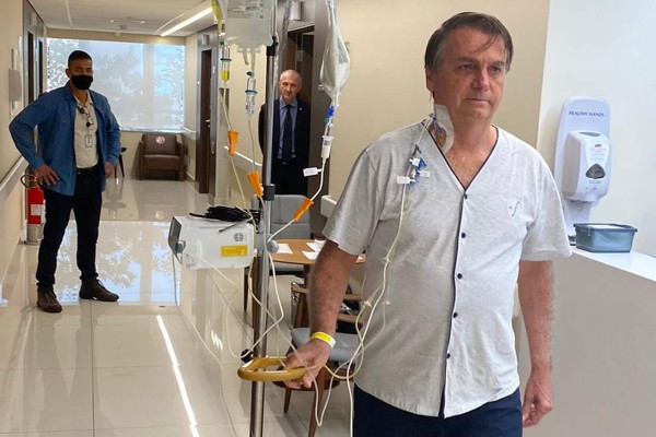 'Tenemos mucho que hacer': Bolsonaro reaparece tras su hospitalización por una obstrucción intestinal