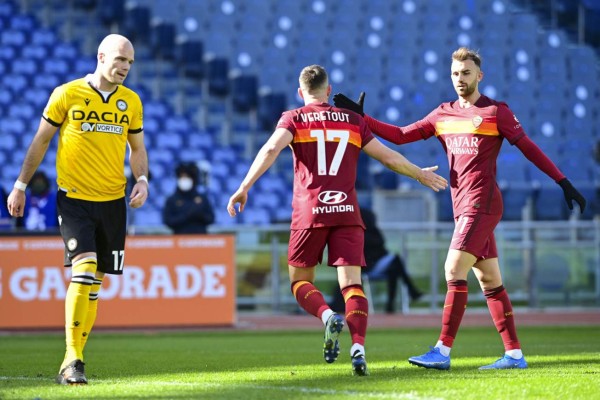 La Roma vence 3-0 al Udinese y se mete a la pelea en la Serie A