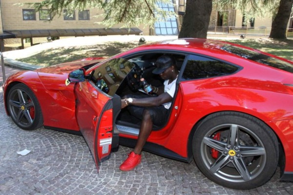 Balotelli vuelve a crear polémica por una disputa sobre su Ferrari&nbsp;&nbsp;
