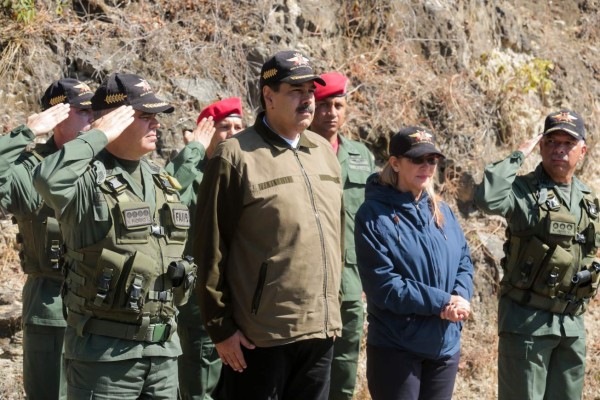 General de aviación venezolana desconoce a Maduro y reconoce a Guaidó