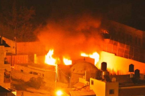 Viernes violento: 5 palestinos muertos y fuego a tumba santa