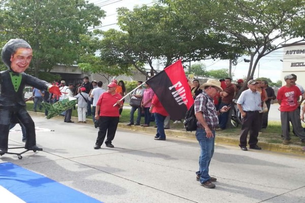 Cerrada la primera calle por marcha del Partido Libertad y Refundación