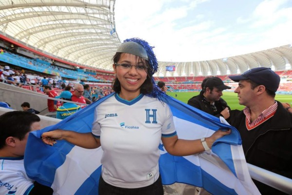 Las bellas hondureñas en el estadio Biera-Rio en Brasil