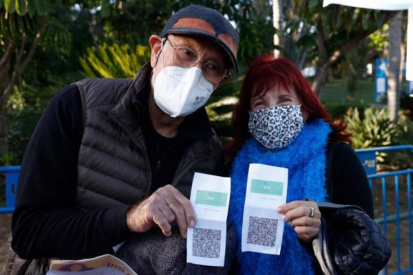 Pasaportes sanitarios: La clave para viajar en un mundo post vacuna