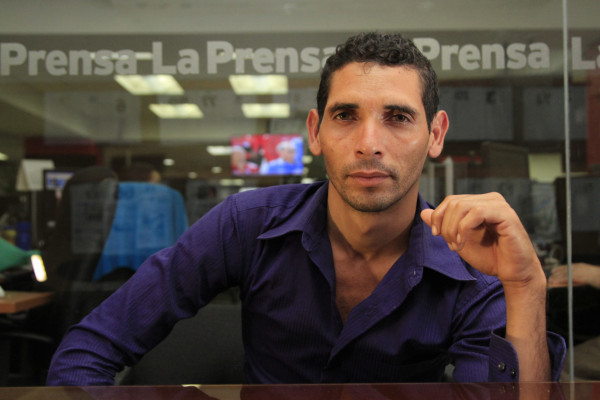 Ayudante viaja por la ruta de sus canciones