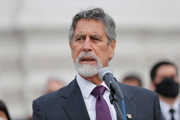 Sagasti jura como nuevo presidente de Perú tras renuncia de Merino