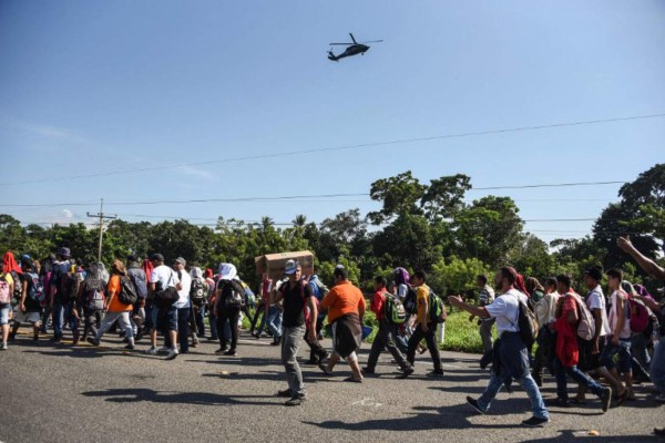 Caravana de migrantes sigue hacia EEUU pese a amenazas de Trump